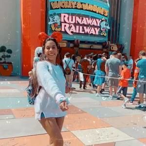 Meet your Posher, Lara